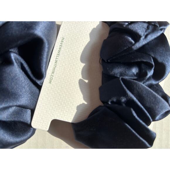 4/ $38 !NWT Talbots Womens Jewelry Necklace &3 Silk Scrunchie Pony Ties W/BOX main image 8